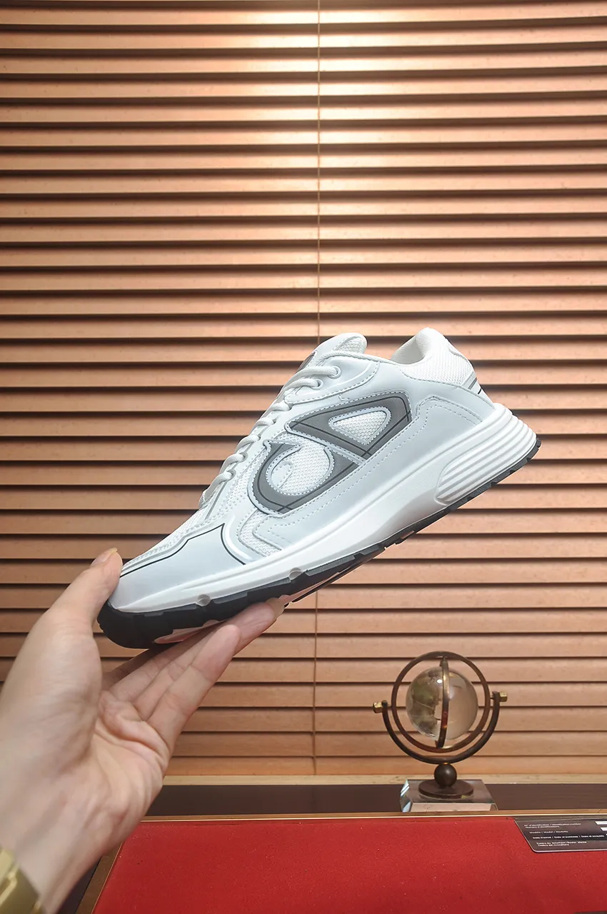 Men's men's shoes 💰: 500💶 (top original order) Brand: Dior (Dior) Standard code: Men's code 38-44 (45 customized) Grade: Same as the official website Material: Top original cowhide spliced ​​together Original wear-resistant and lightweight outsole Style category: Fashionable casual shoes Distinguished luxury brand elements top luxury Color: Actual picture color